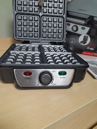 Вафельница Camry CR 3025 (1500Вт, отделений для выпечки - 4, регулировка температуры) Уценка! купить по самой низкой цене