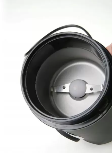 Кофемолка Black&Decker BXCG150E (ротационный нож, 150Вт, вместимость 50г) black купить по самой низкой цене