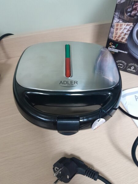 Вафельница/Бутербродница/гриль ADLER AD-3040 (5 в1)  1200Вт, сменные панели Уценка! купить по самой низкой цене