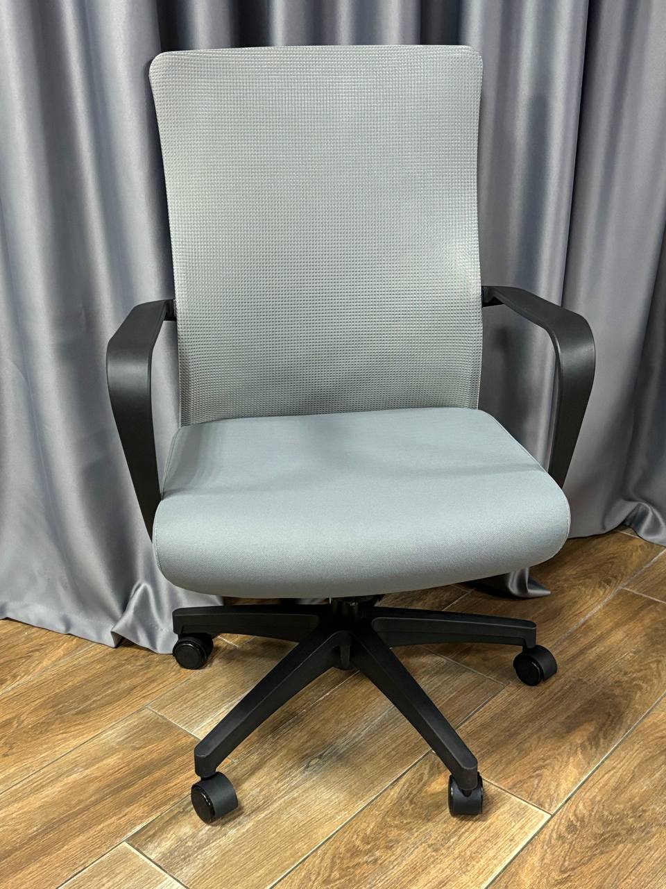 Кресло офисное Luxury YF-B236 grey 1шт. (упаковано по 2шт) купить по самой низкой цене